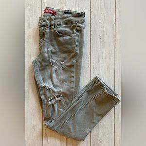 🌟Unionbay Midrise “Vintage Peg” Green Distressed Skinny Jean